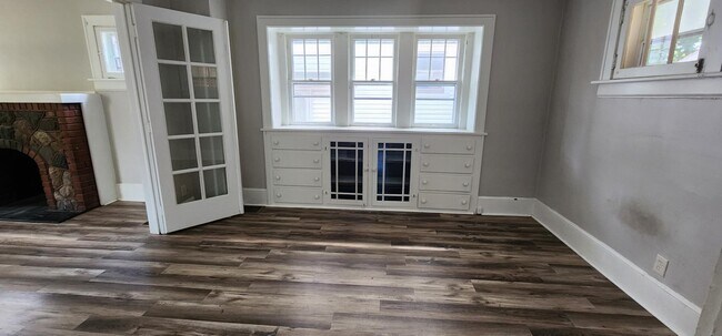 Building Photo - 165 Oak Park Dr