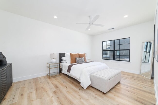 Building Photo - 11936 N Hoa Sen Cir