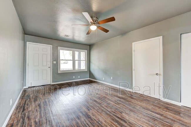 Building Photo - 1103 N Louisa Ave