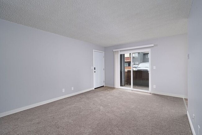 Building Photo - GOBBLE UP THIS DEAL BEFORE IT IS GONE! Sign a Lease, Move In, and Get a $500 Gift Card! Limited T...