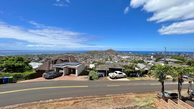 Building Photo - 4202A Sierra Dr