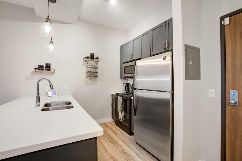 Building Photo - 215 7th St NE