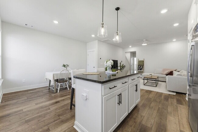 Building Photo - Luxury 3BR/2.5BA Craftsman Townhome with Designer Finishes & Open-Concept Living in Trailside at ...