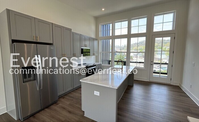 Building Photo - 724 Belletrace Cir