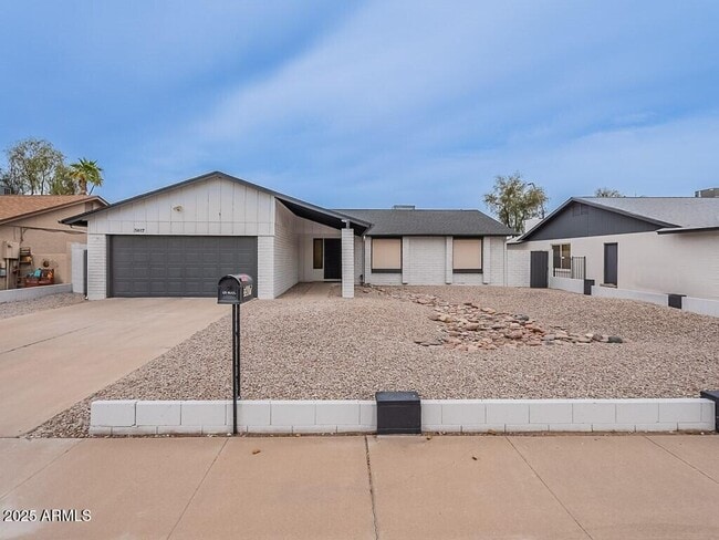 Building Photo - 5817 S Siesta Ln