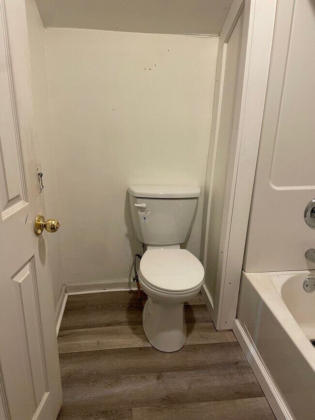 Building Photo - 1098