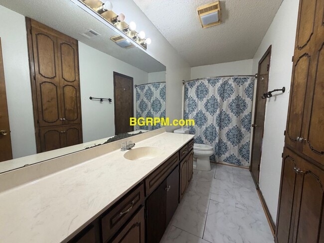 Building Photo - Remodeled 3 Bedroom Home