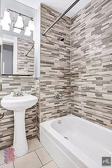 Building Photo - LEROY ST.