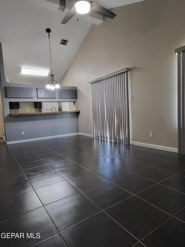 Building Photo - 1802 Frank Sinatra Pl