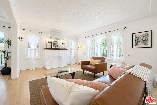 Building Photo - 837 5th St