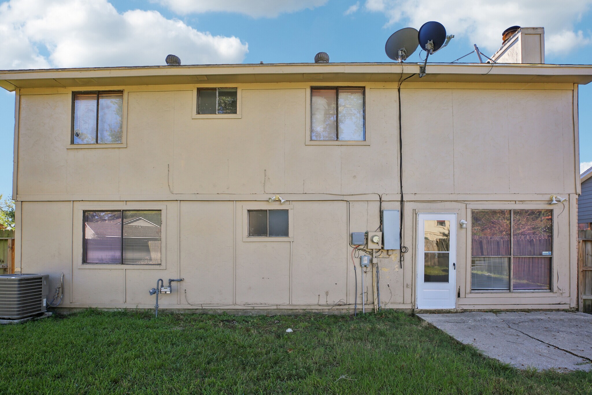 Building Photo - 3715 Wells Mark Dr