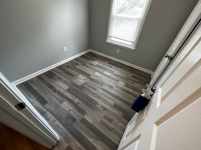 Building Photo - Room in Duplex on Jones Ave NW