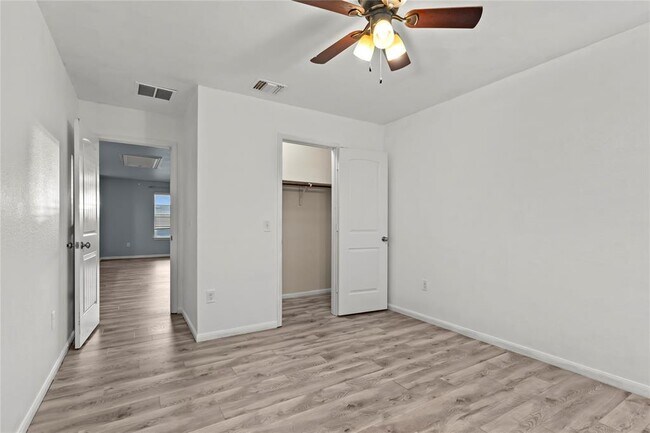 Building Photo - 407 Camellia Dr