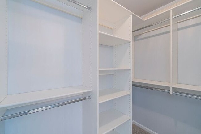 Building Photo - Gated Community!