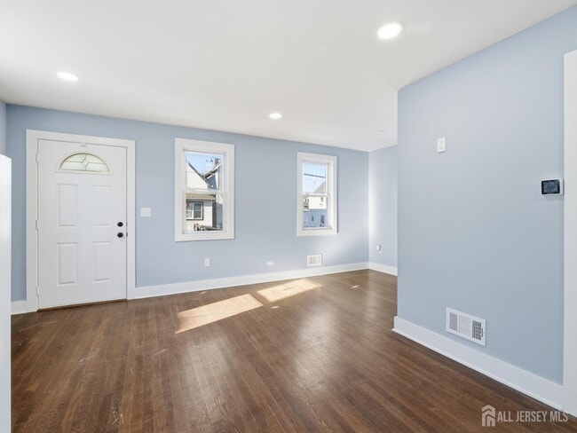 Building Photo - 14 John St