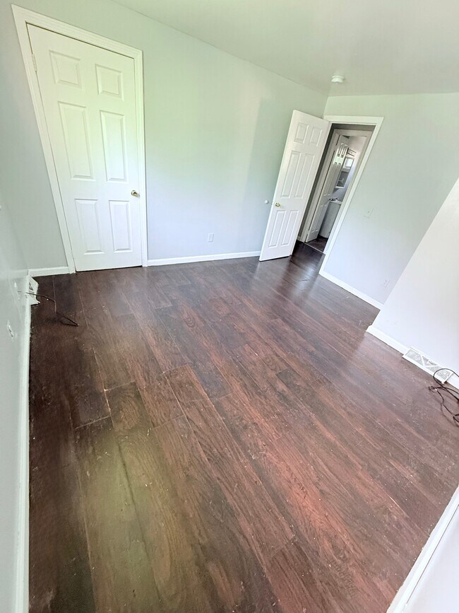 Building Photo - 161 Martin St