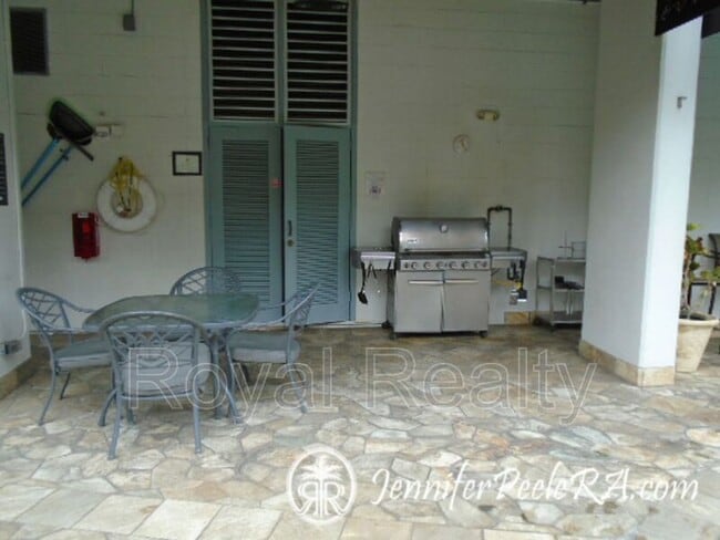 Building Photo - 430 Kaiolu St