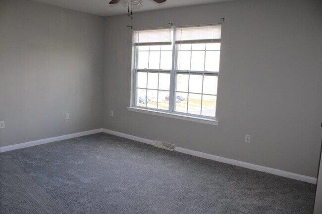 Building Photo - 3-Story Townhouse