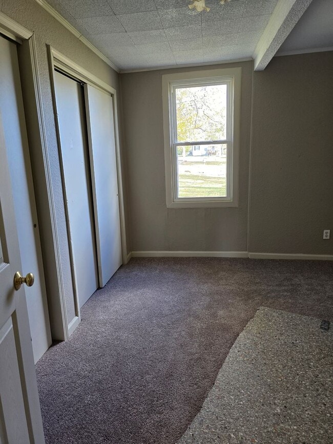 Building Photo - Freshly remodeled 3 bedroom!