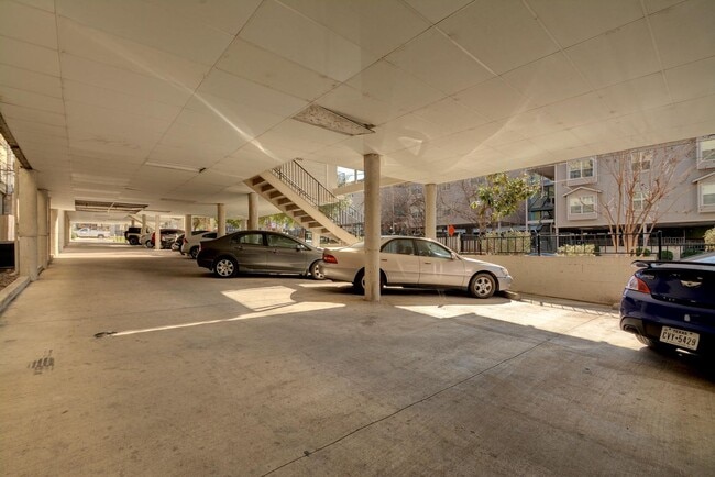 Building Photo - 2500 Leon St
