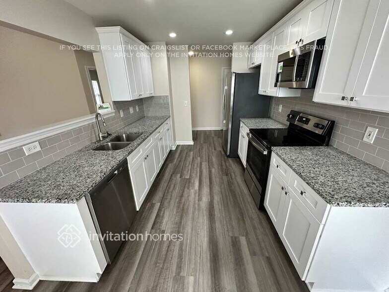 Building Photo - 8806 Laurel Run Dr