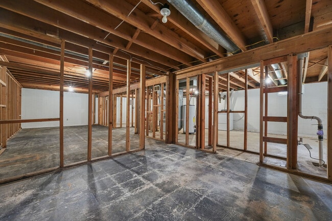 Building Photo - 20 Hickory Ln
