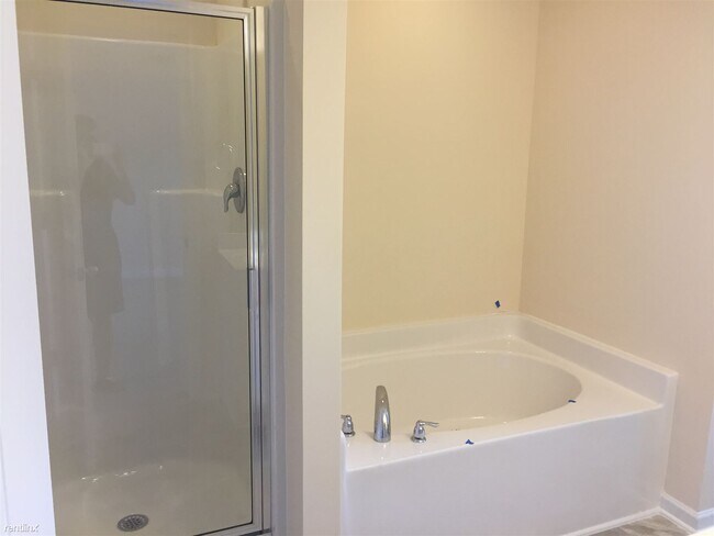 Building Photo - 3 br, 2.5 bath Townhome - 108 Bella Place