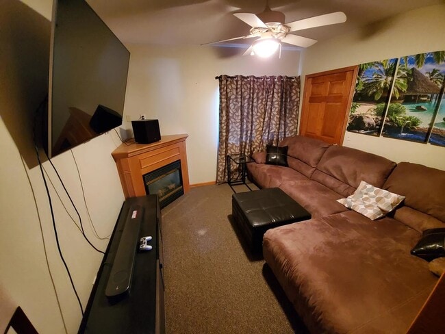 Building Photo - 515 2nd St N