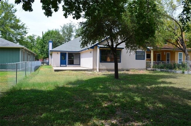 Building Photo - 6400 Santos St