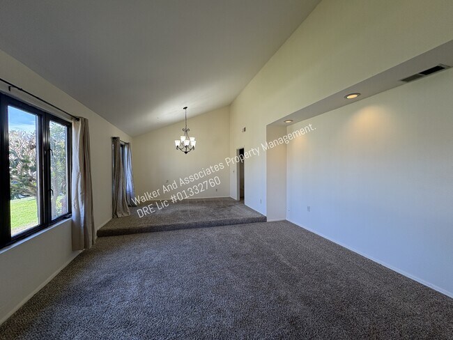Building Photo - 840 Blue Ridge Dr