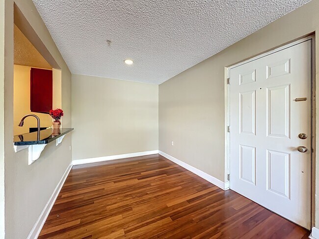 Building Photo - 2065 Dixie Belle Dr