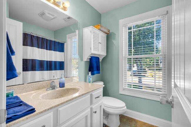 Building Photo - 112 Wild Oak Dr