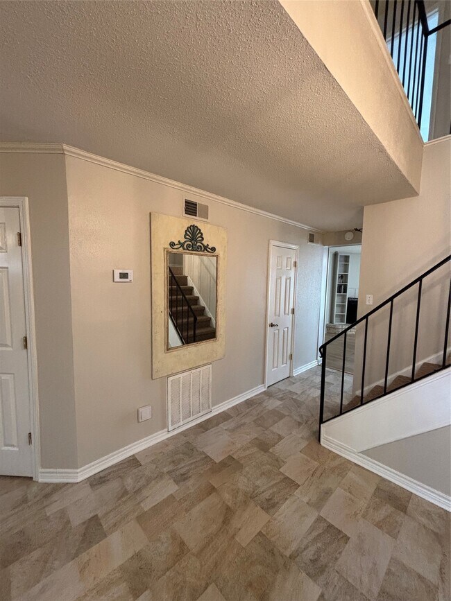 Building Photo - 14515 Wunderlich Dr