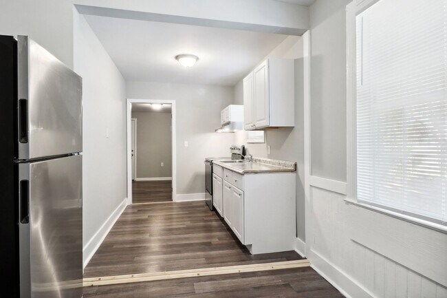 Building Photo - 504 W 48th St