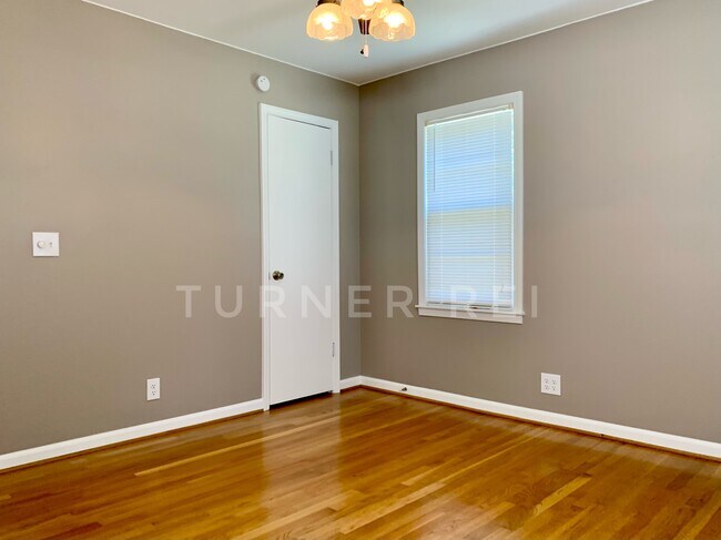 Front Bedroom - 85 Parkertown Rd