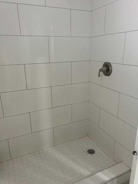 Building Photo - 1709 Vicksburg Dr