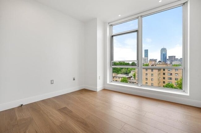 Building Photo - 700 Harrison Ave