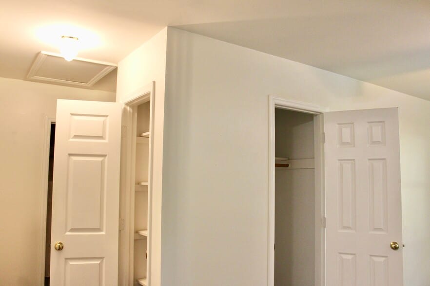 Hallway - 8212 S Lowell Rd