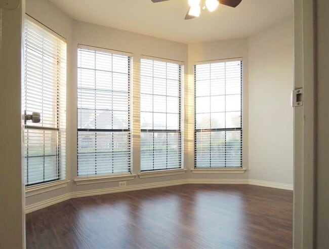 Building Photo - 2116 Leeds Dr