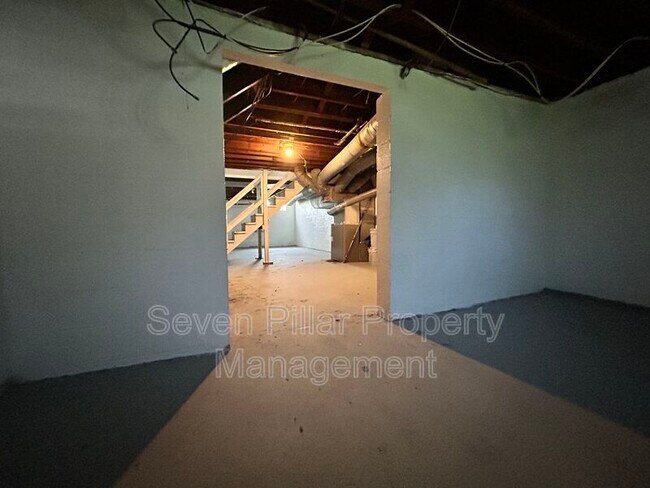 Building Photo - 339 S Napoleon Ave