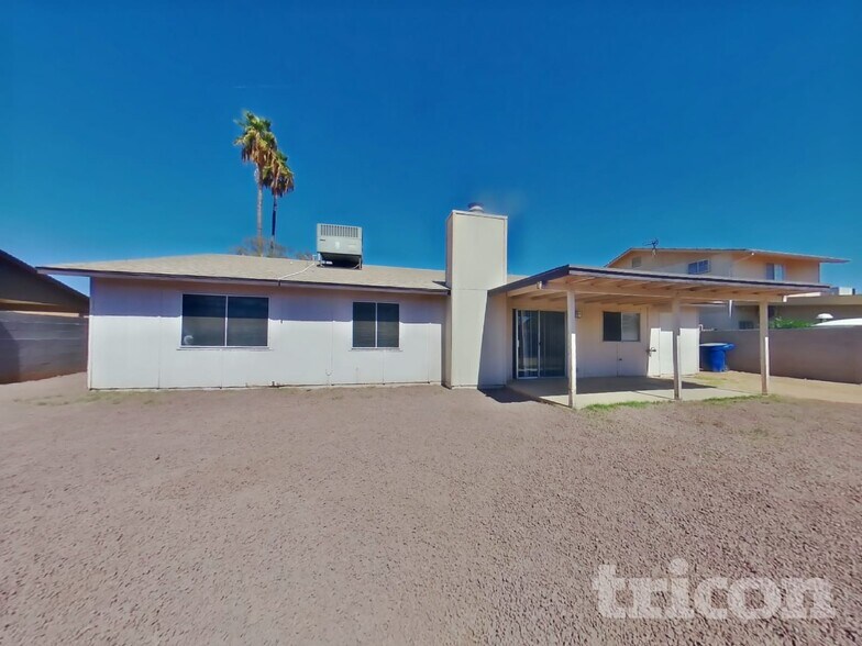 Building Photo - 313 W Nopal Pl