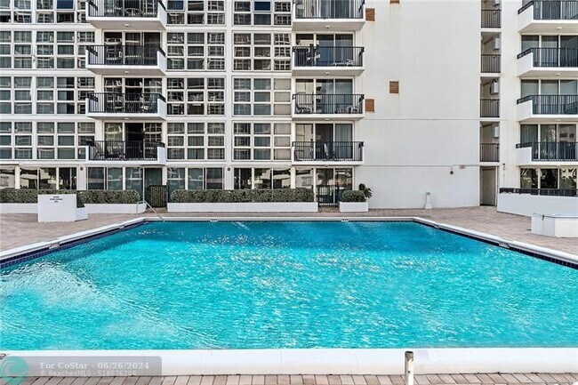 Building Photo - 525 N Ocean Blvd