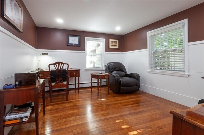 Building Photo - 470 Elmgrove Ave