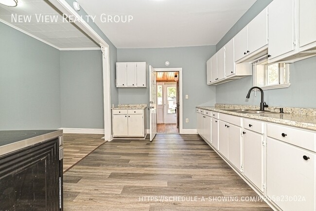 Building Photo - 408 S 12th St