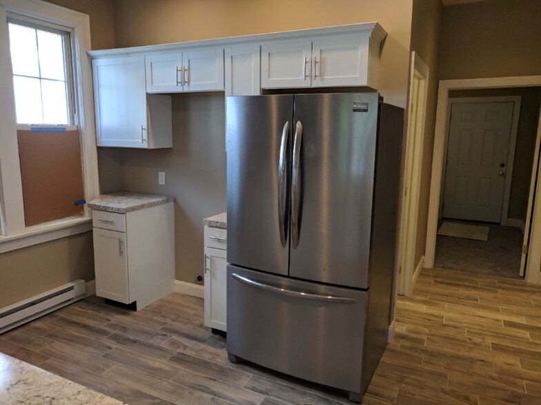 Building Photo - 72 William St