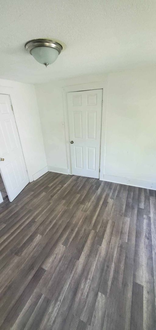 Building Photo - Charming 4-Bedroom Property (Move-in Special for Second Month $300)