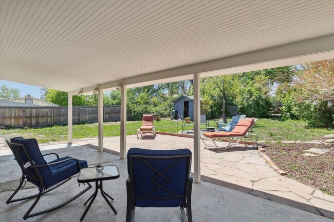 Building Photo - Move-In Ready Ranch with Modern Upgrades a...