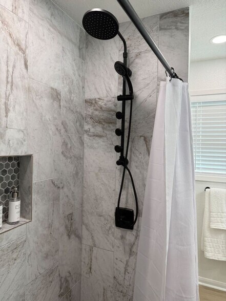 Building Photo - 1303 Langford St