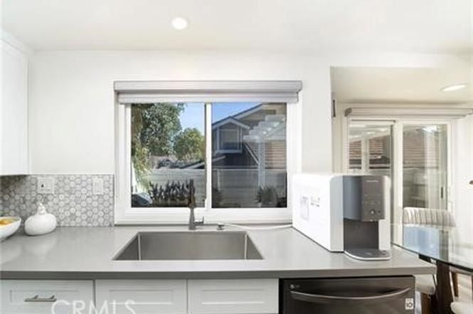 Building Photo - 52 Weepingwood