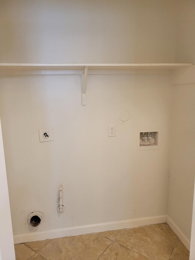 Building Photo - 12134 Greensbrook Forest Dr